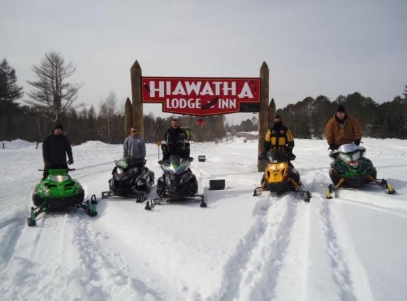 Hiawatha Lodge Inn Eagle River Exterior foto